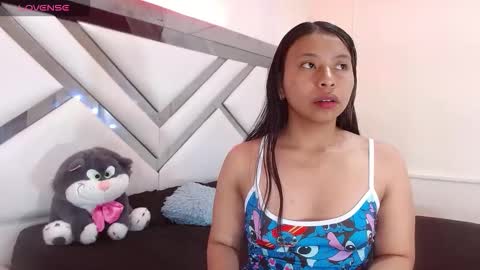 Snapshot of samara_selene chatting on October 2025 07:19:02 PM SAMARA online show from October 2025 07:19:02 PM