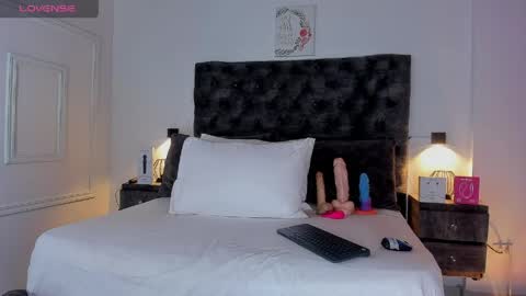 Samara Warren online show from April 2026 09:05:01 PM