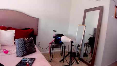 Yaya online show from October 2025 05:02:02 PM