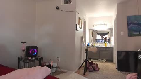 Yaya online show from November 2025 08:52:02 PM