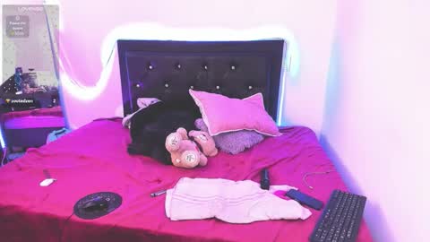 samiacooper25 online show from November 2025 03:56:02 PM