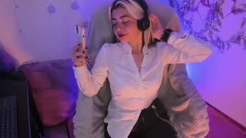   online show from February 2025 03:34:02 AM