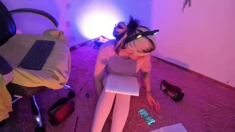   online show from February 2025 09:04:01 AM