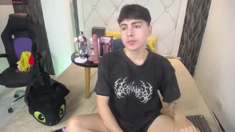 Snapshot of samu_foxxx chatting on November 2025 08:43:01 PM SAMU online show from November 2025 08:43:01 PM