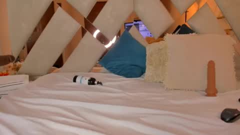 Snapshot of samy_ross_ chatting on January 2025 05:40:01 PM Find me at when im offline here. online show from January 2025 05:40:01 PM