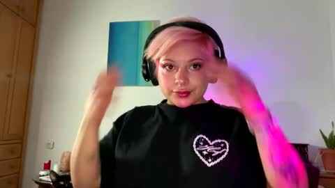 Snapshot of samymoon3 chatting on December 2025 07:05:01 AM Samymoon online show from December 2025 07:05:01 AM