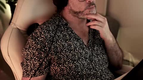 Snapshot of sanders_white chatting on December 2024 05:27:02 AM Sanders online show from December 2024 05:27:02 AM