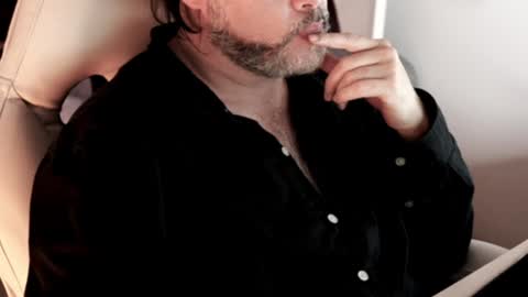 Snapshot of sanders_white chatting on December 2024 01:04:02 AM Sanders online show from December 2024 01:04:02 AM