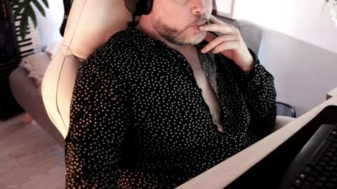 Snapshot of sanders_white chatting on January 2025 01:53:02 AM Sanders online show from January 2025 01:53:02 AM