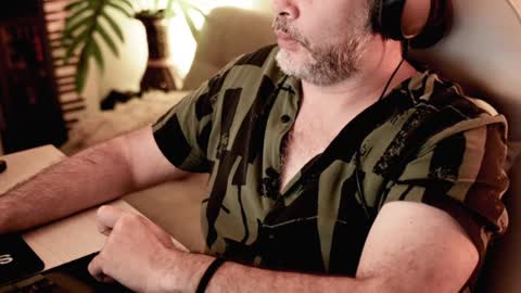 Snapshot of sanders_white chatting on January 2025 03:25:02 AM Sanders online show from January 2025 03:25:02 AM