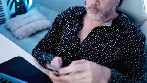 Snapshot of sanders_white chatting on February 2025 02:45:02 AM Sanders online show from February 2025 02:45:02 AM