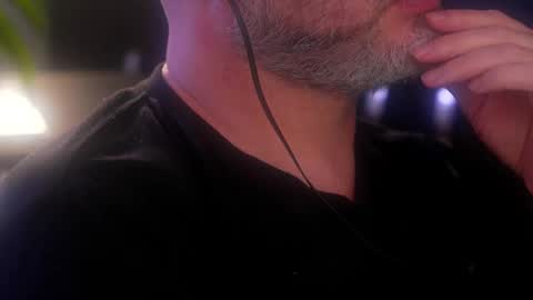 Snapshot of sanders_white chatting on October 2025 05:15:01 AM Sanders online show from October 2025 05:15:01 AM