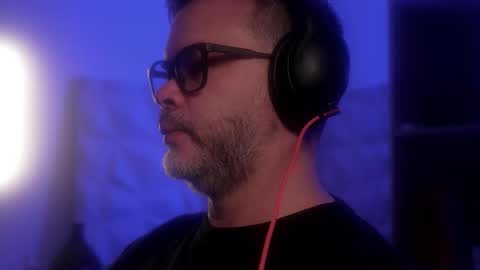 Snapshot of sanders_white chatting on October 2025 03:06:01 AM Sanders online show from October 2025 03:06:01 AM