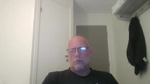 sandnesrune523 online show from April 2026 05:53:02 PM