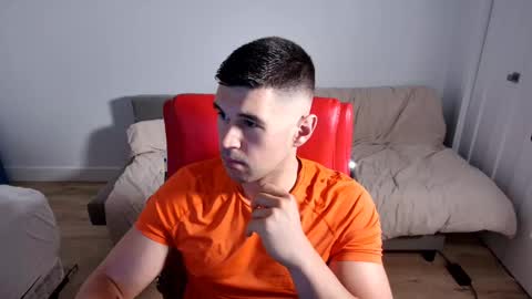 Snapshot of sandow_ chatting on September 2025 10:54:01 PM Sandow online show from September 2025 10:54:01 PM