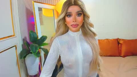 Snapshot of sandra_hornball chatting on December 2025 04:22:01 PM Sandra Hornball online show from December 2025 04:22:01 PM