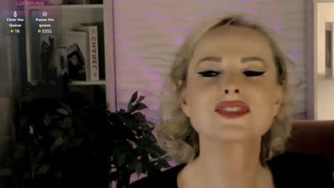 Sandra online show from October 2025 06:02:02 AM