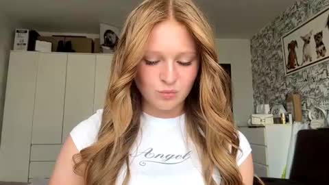 Snapshot of sandramidgett chatting on August 2026 10:07:02 AM Ellie online show from August 2026 10:07:02 AM
