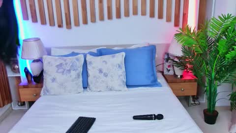 Snapshot of sandrasilverx chatting on December 2025 07:43:01 PM Sandra online show from December 2025 07:43:01 PM