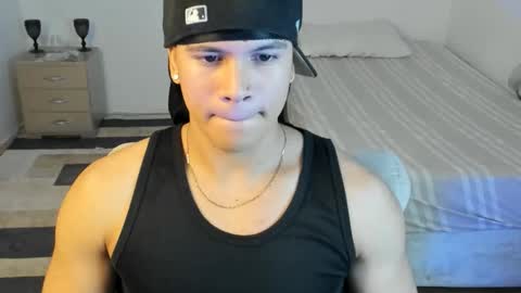 Snapshot of sant_wahlberg chatting on May 2026 11:42:01 PM Sant online show from May 2026 11:42:01 PM