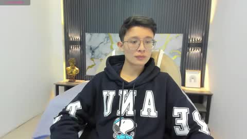 santiago_russo18 online show from September 2025 12:07:02 PM