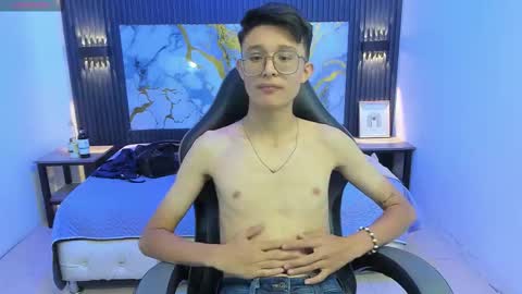 santiago_russo18 online show from February 2026 07:06:02 PM