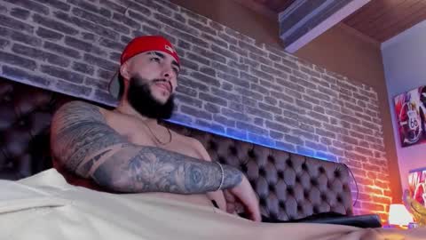 Santiago Hincapiie online show from March 2026 09:32:02 PM