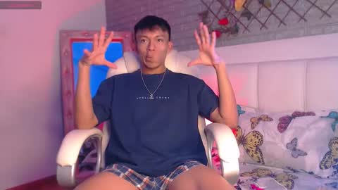 Snapshot of santinaugthy chatting on December 2025 02:49:01 AM santi online show from December 2025 02:49:01 AM