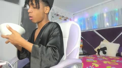 santy online show from November 2025 04:34:02 AM