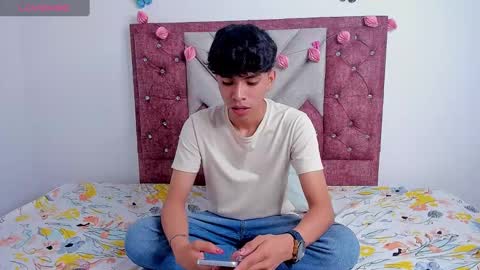 Snapshot of santy_carrington chatting on March 2025 10:09:02 PM Santiago Carrington online show from March 2025 10:09:02 PM