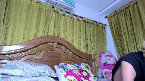 Snapshot of santy_kitty chatting on December 2024 10:23:01 PM kitty online show from December 2024 10:23:01 PM