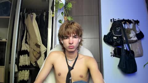 Snapshot of santy_kitty chatting on January 2025 05:19:02 AM kitty online show from January 2025 05:19:02 AM