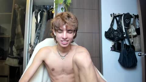 Snapshot of santy_kitty chatting on February 2025 04:37:01 AM kitty online show from February 2025 04:37:01 AM