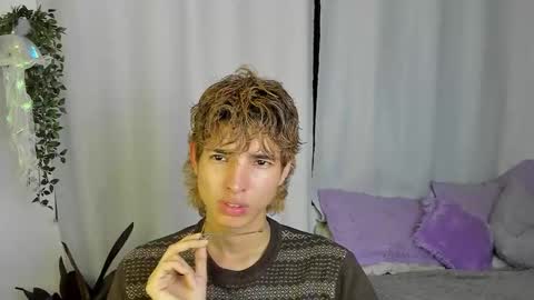 Snapshot of santy_kitty chatting on September 2025 02:49:02 AM kitty online show from September 2025 02:49:02 AM