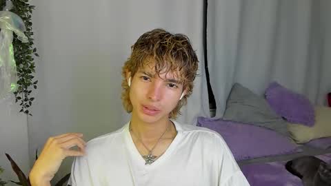 Snapshot of santy_kitty chatting on October 2025 02:31:02 AM kitty online show from October 2025 02:31:02 AM