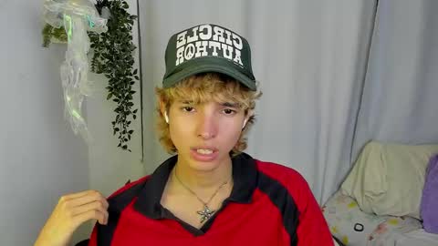 Snapshot of santy_kitty chatting on October 2025 02:53:02 AM kitty online show from October 2025 02:53:02 AM