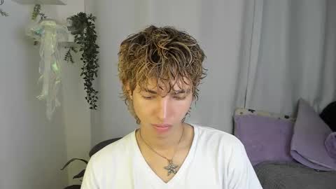 Snapshot of santy_kitty chatting on October 2025 02:37:02 AM kitty online show from October 2025 02:37:02 AM