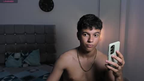 santy_stump online show from November 2025 09:47:02 PM