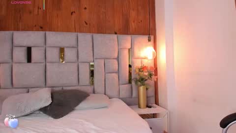 Snapshot of saori_newman chatting on October 2025 11:42:01 AM Saori online show from October 2025 11:42:01 AM