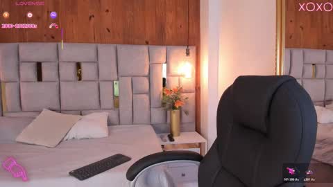 Snapshot of saori_newman chatting on November 2025 11:55:02 AM Saori online show from November 2025 11:55:02 AM