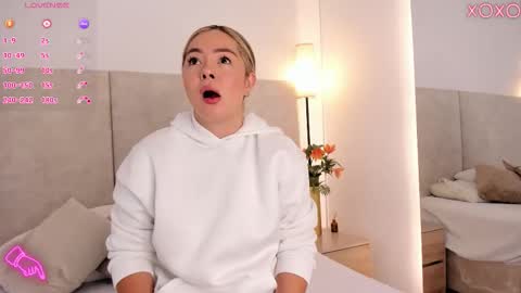 Snapshot of saori_newman chatting on November 2025 11:53:02 AM Saori online show from November 2025 11:53:02 AM