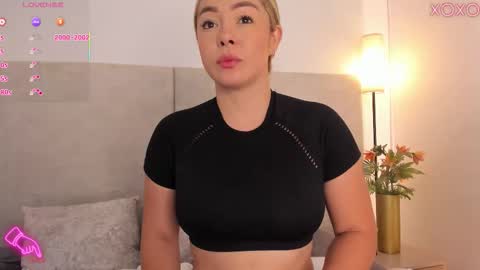 Snapshot of saori_newman chatting on November 2025 12:05:02 PM Saori online show from November 2025 12:05:02 PM