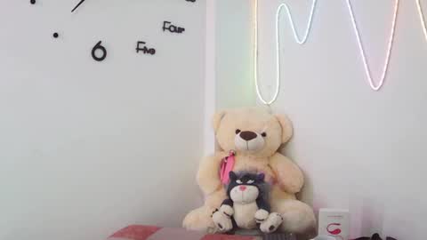 Snapshot of sara_blum_ chatting on May 2026 11:49:01 AM SARA online show from May 2026 11:49:01 AM