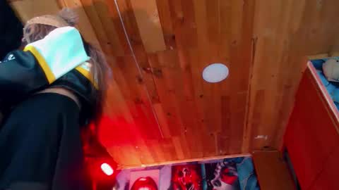 sara_buck online show from April 2026 06:09:01 AM