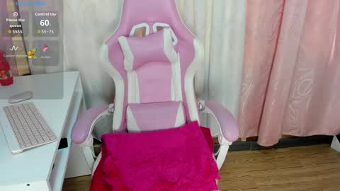 Snapshot of sara_cloudy chatting on November 2025 02:28:01 PM Sara online show from November 2025 02:28:01 PM