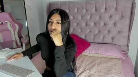 Snapshot of sara_cloudy chatting on November 2025 02:50:02 PM Sara online show from November 2025 02:50:02 PM