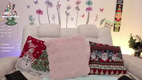 Snapshot of sara_crowe chatting on December 2024 09:08:01 PM Sara Crowe online show from December 2024 09:08:01 PM