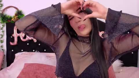 Sara  online show from December 2025 03:32:02 PM