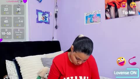 Snapshot of sara_mendez2_ chatting on November 2025 11:03:01 PM Sara Mendez online show from November 2025 11:03:01 PM