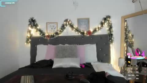 Sara  online show from December 2025 07:08:02 PM